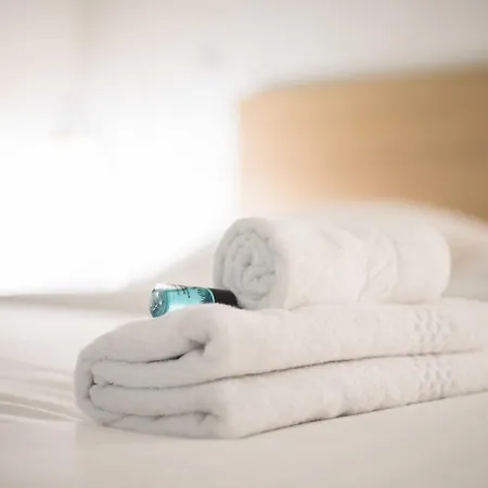Experience Urban Life In The 10th Arrondissement Apartmán