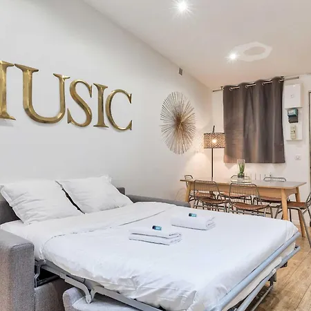 Experience Urban Life In The 10th Arrondissement Apartmán Paříž
